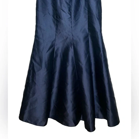 NWT Alfred Sung Bow One-Shoulder Satin Trumpet Gown in Navy, D794, Size 12R - Picture 9 of 15